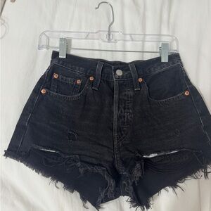 Levi’s Black Denim Frayed Hem Women Shorts Size 24